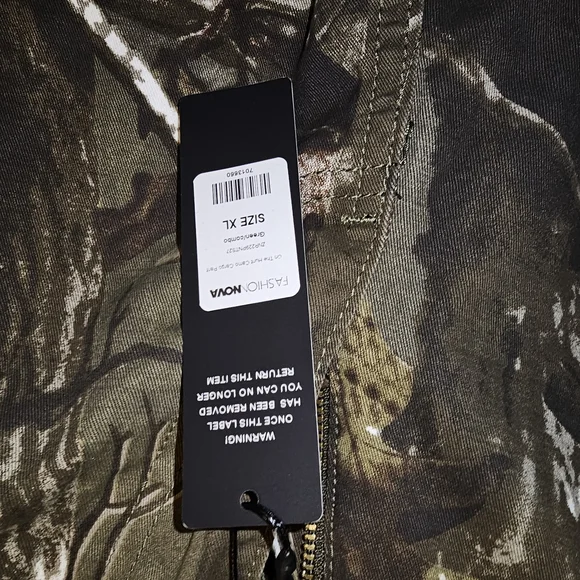 Fashion Nova Women's Woodland Camo Cargo Pants - Picture 4 of 5